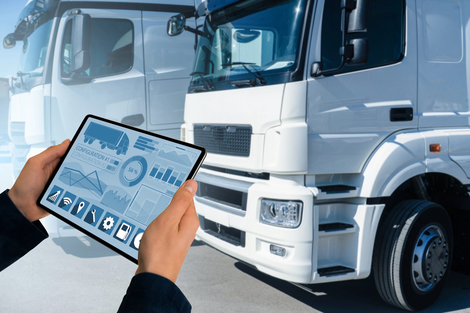 Kontrollgeraet_Tachoworld-4 Tablet mit digitalen Daten vor LKW – Symbol für Datensicherheit von Kontrollgeräten